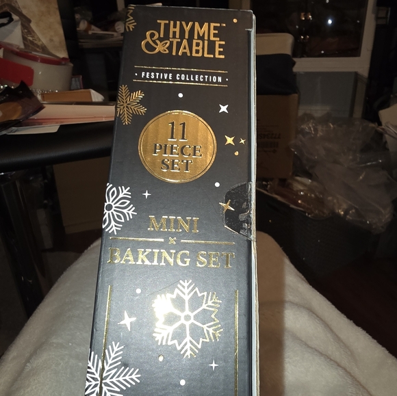 NWT THYME & TABLE 11 Piece Mini Baking Set, Black & Gold, Festive Collection - Picture 8 of 16